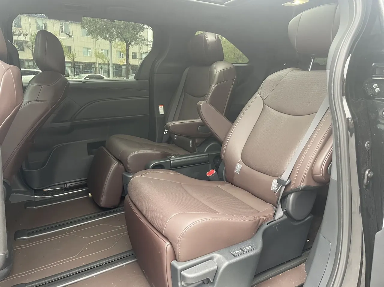 Toyota 2026 Grevia HYBRID 2.5 Stepless Zunjue MAX Four-wheel Drive Automatic Gear 3