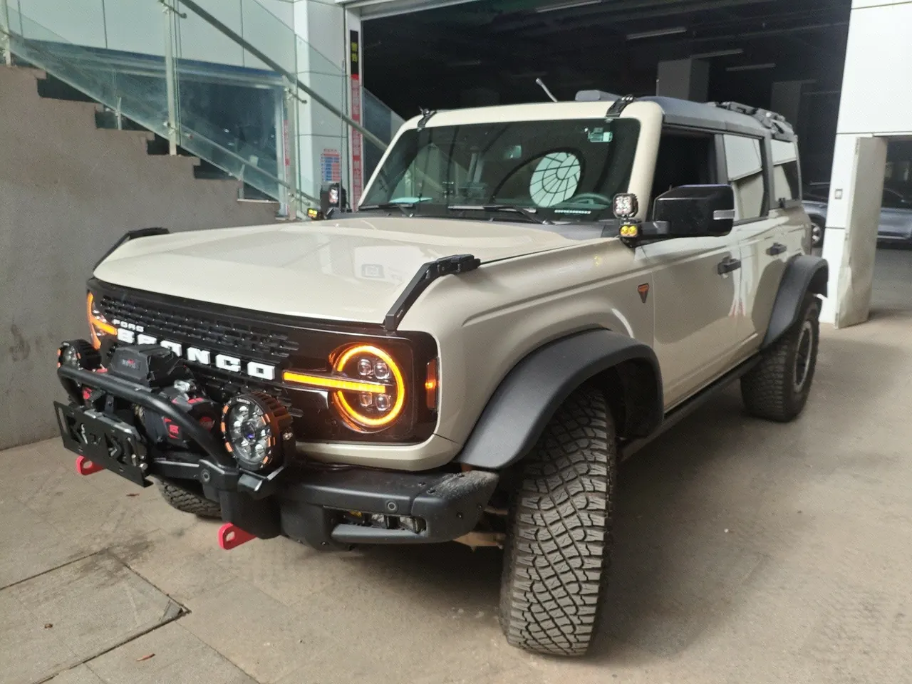 打开图片灯箱:Ford 2024 Raptor 2.3T Long Beach Off-Road Edition, Automatic Transmission