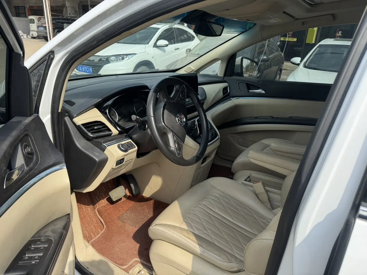 Buick 2023 GL8 Land Business Class 48V 2.0T 652T Luxury Automatic Gear 3
