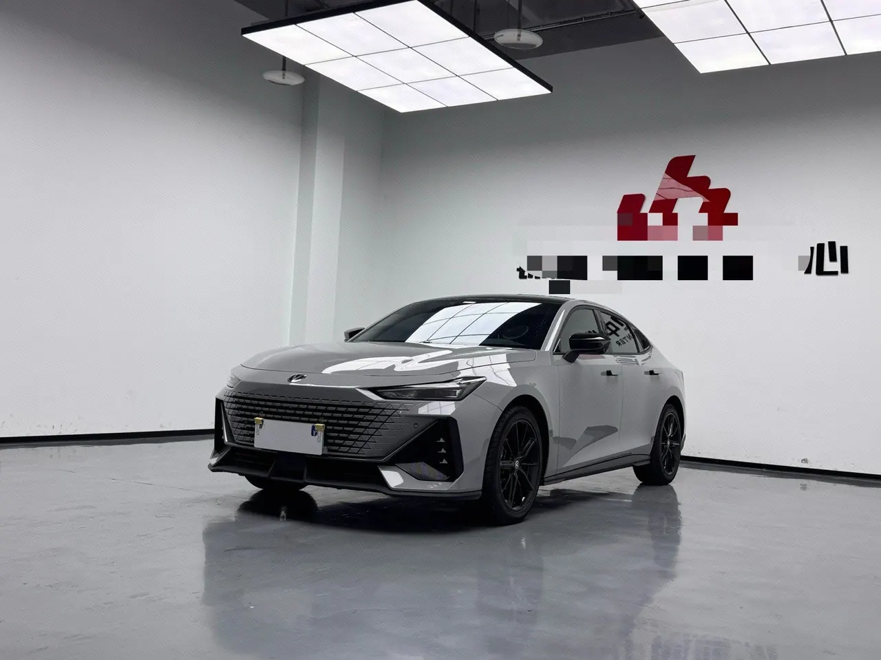 Open image lightbox: ChangAn 2022 UNI-V 1.5T honorable automatic gear