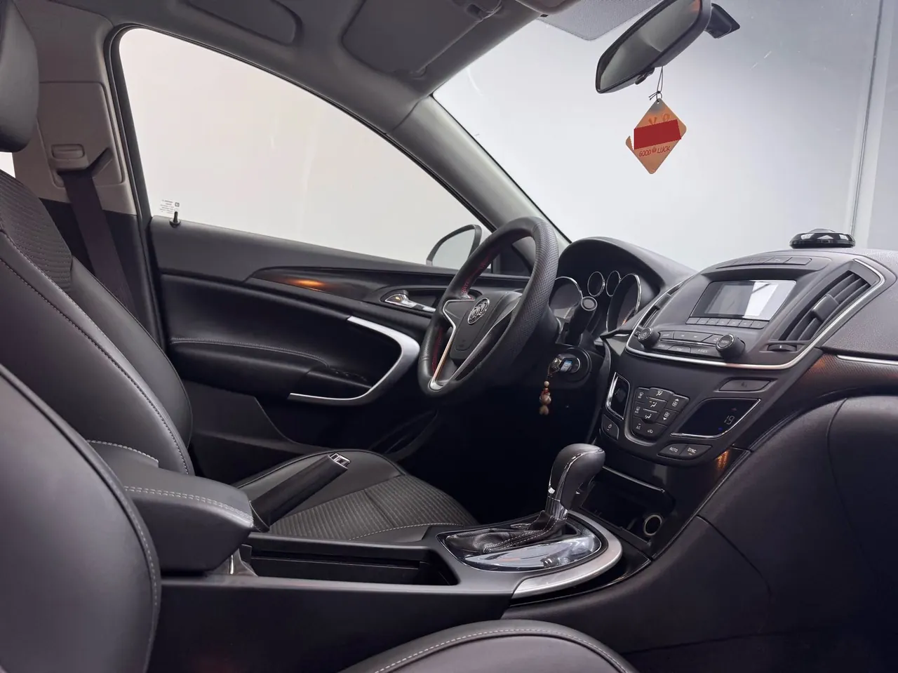 ChangAn 2022 UNI-V 1.5T honorable automatic gear 9