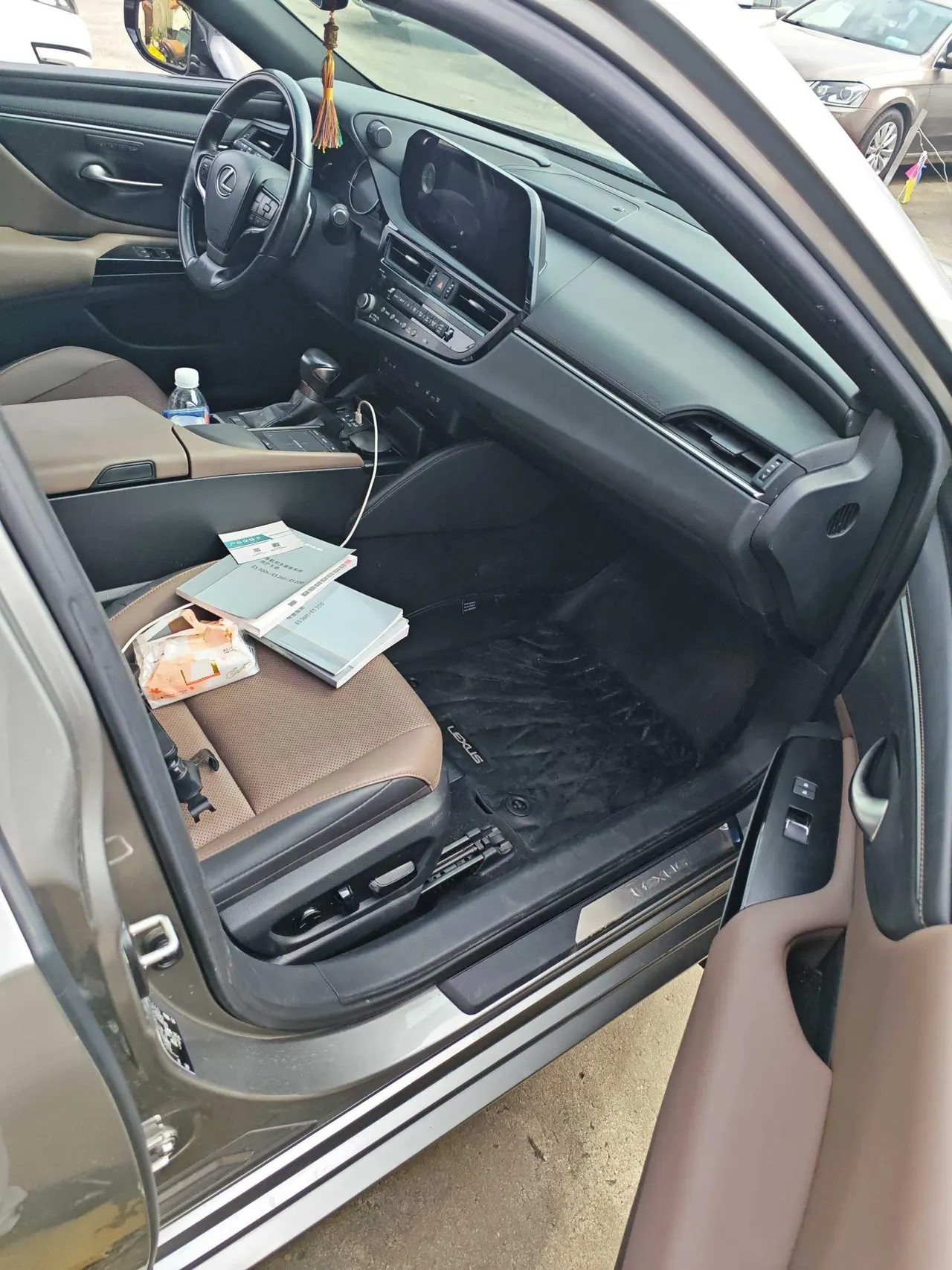 Lexus ES (Imported) 2022 ES200 2.0 Stepless Deluxe Edition Automatic Gear 7