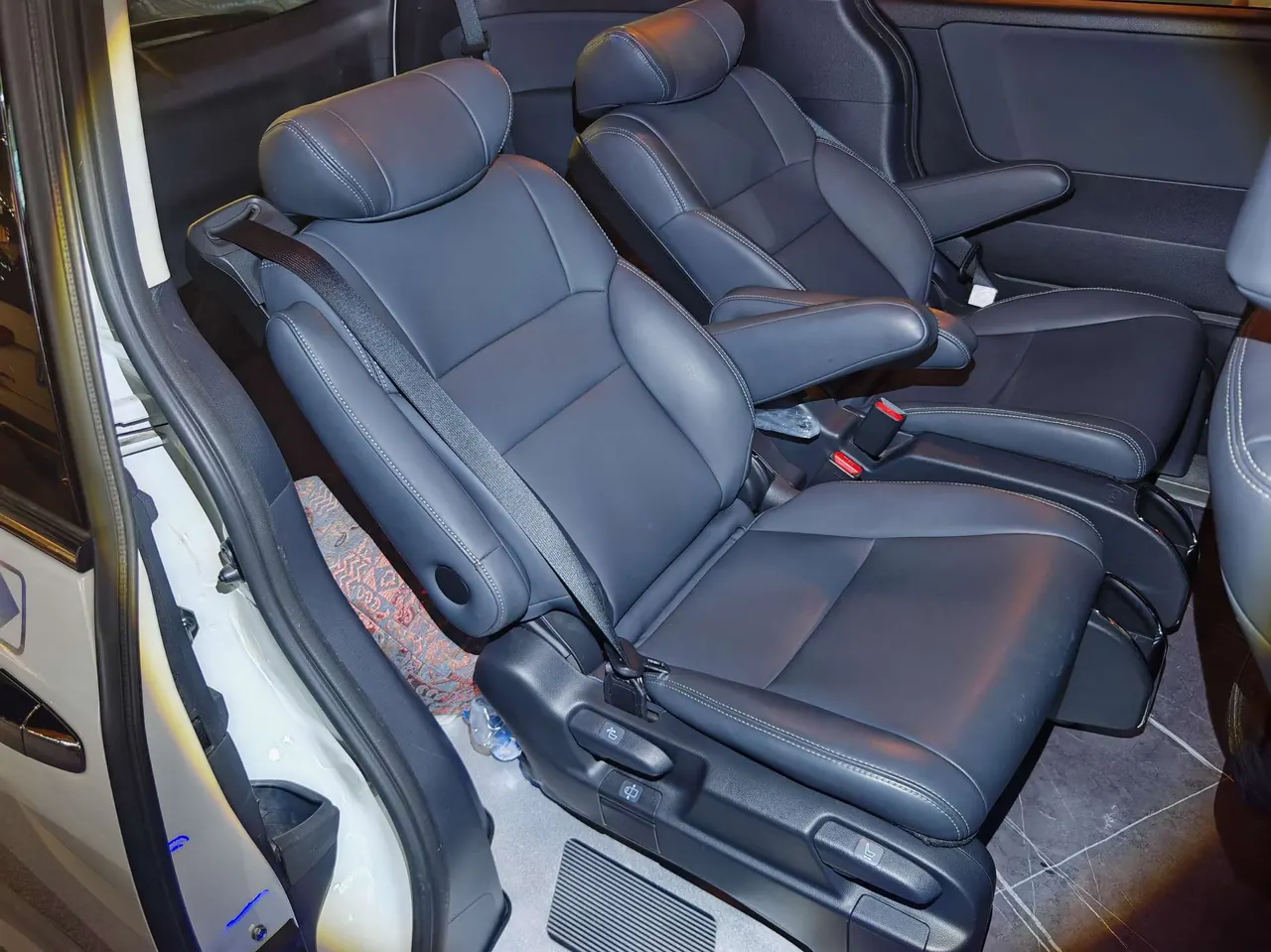 Honda 2024 Odyssey Hybrid 2.0 Stepless Sharp and Pleasant Edition Automatic Gear 10