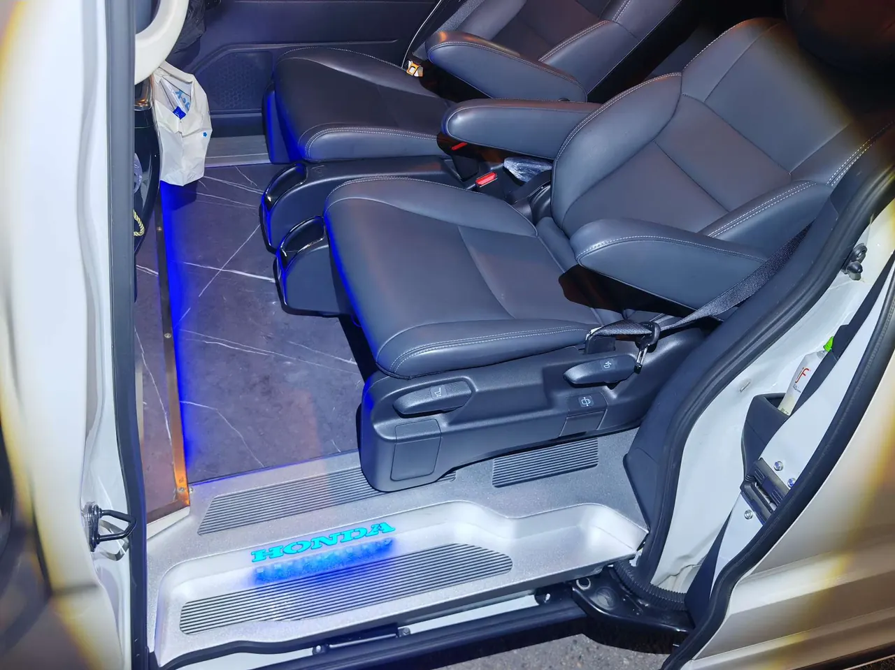 Honda 2024 Odyssey Hybrid 2.0 Stepless Sharp and Pleasant Edition Automatic Gear 8