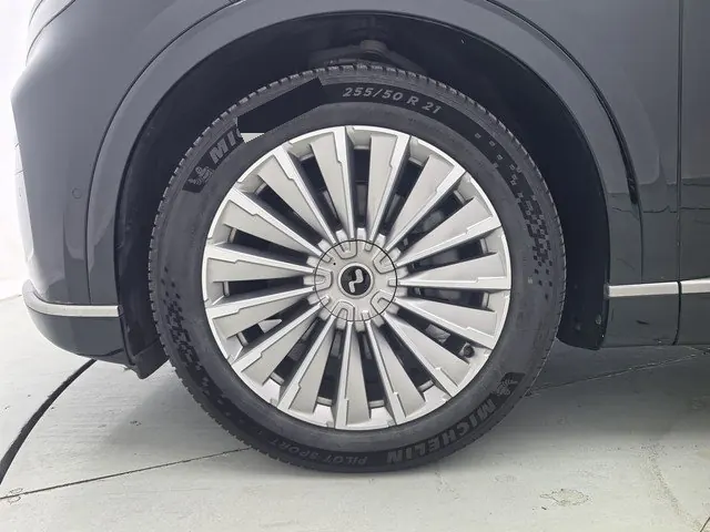 ONVO 2025 L90 Ultra Six‑Seater Automatic 15