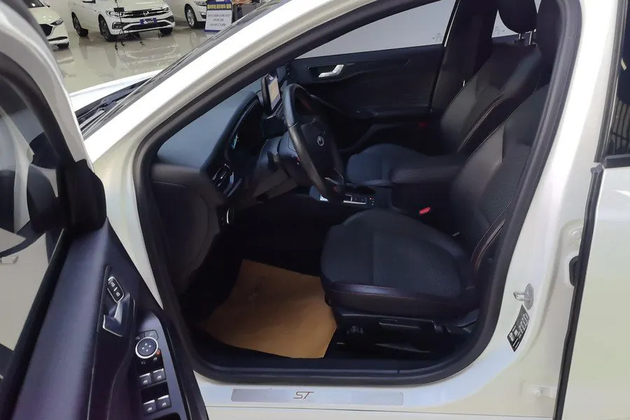 Ford 2020 Fox-hatchback 1.5T EcoBoost 180 ST Line Automatic 3