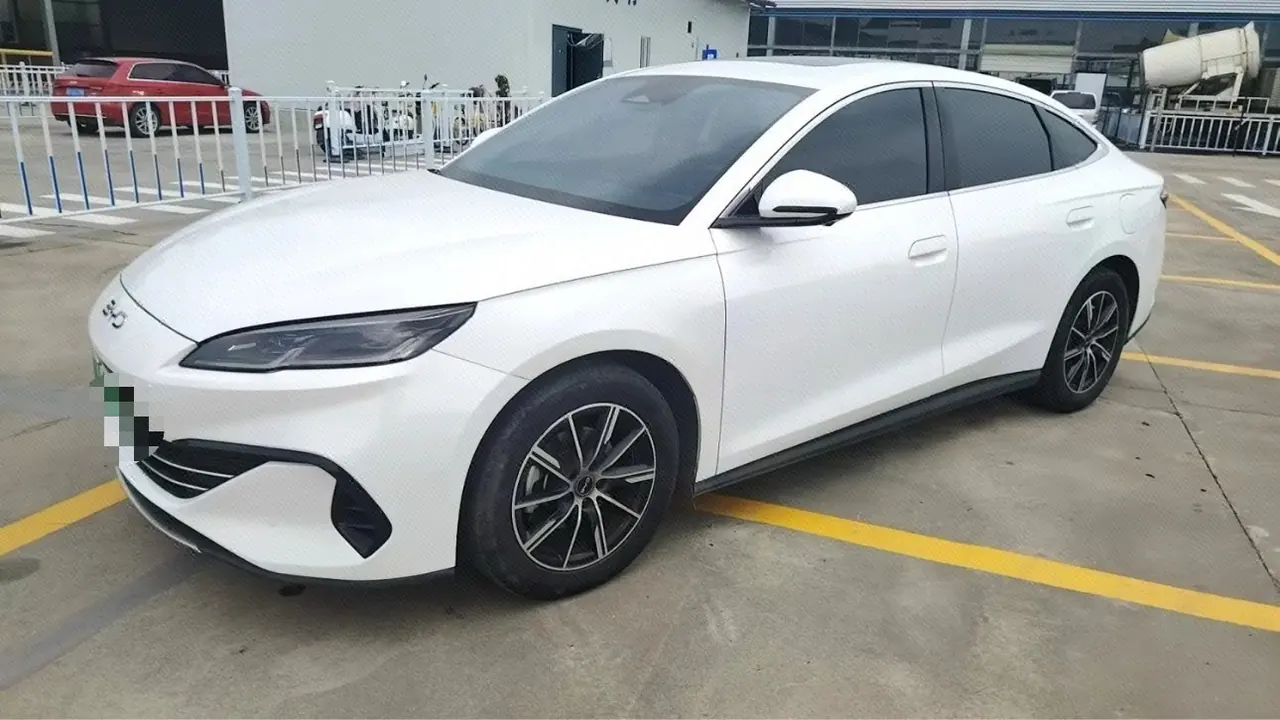 Открыть галерею: BYD 2025 seals 06 DM-i 1.5 stepless smart driving version 120KM exclusive automatic gear