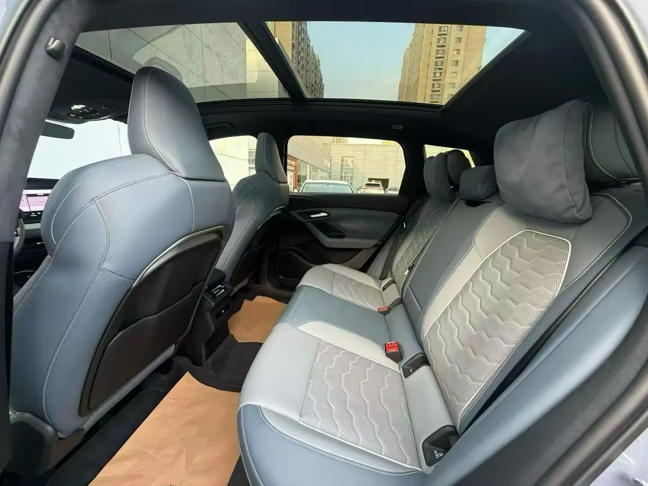 Audi 2025 Q6L e-tron Starter Pilot Edition Automatic Gear 8