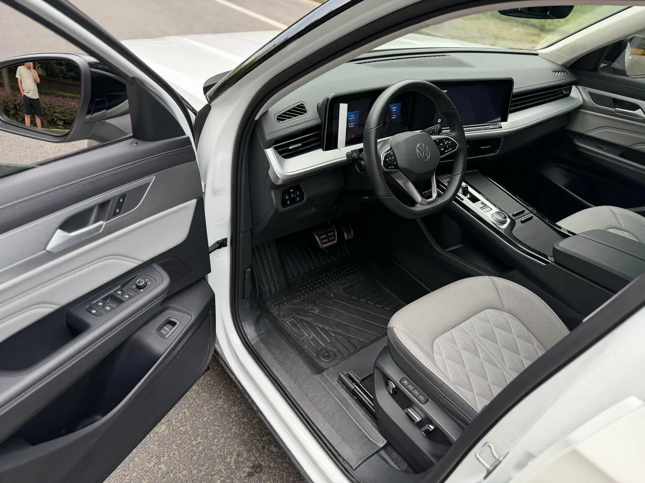Volkswagen 2024 model tour R-Line 2.0TSI 380TSI four-wheel drive parade version automatic gear 3