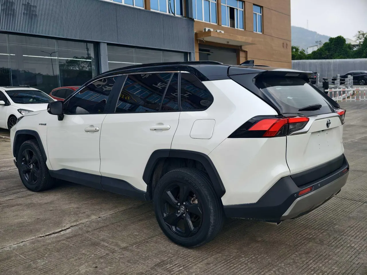 Toyota 2020 RAV4 Rongfang Double Engine 2.5 Stepless Four-wheel Drive Flagship Automatic Gear 2