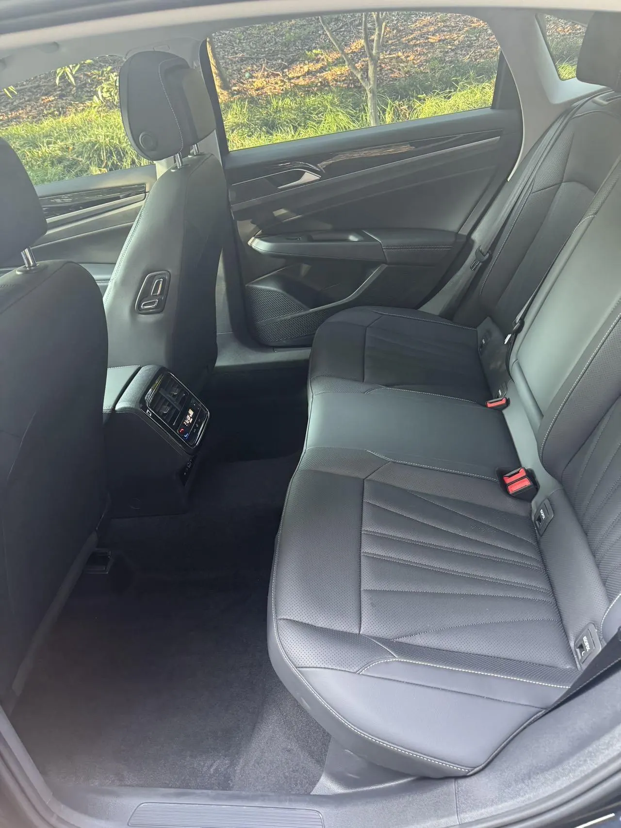 Volkswagen 2025 Passat 2.0TSI 330TSI outstanding star elite edition automatic gear 9