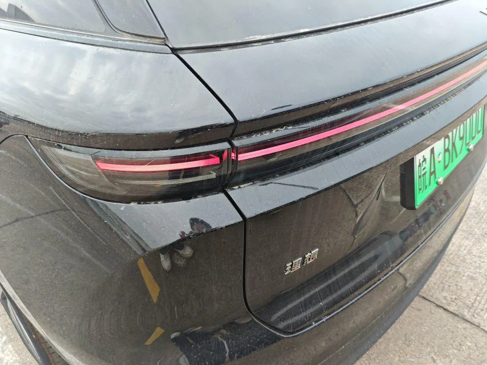 Li 2025 i6 four-wheel drive basic automatic transmission 8
