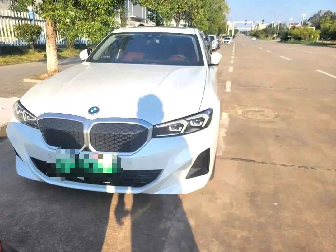 BMW 2025 i3 eDrive 35 L automatic gear 2