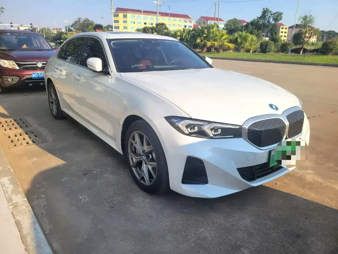 BMW 2025 i3 eDrive 35 L automatic gear 3