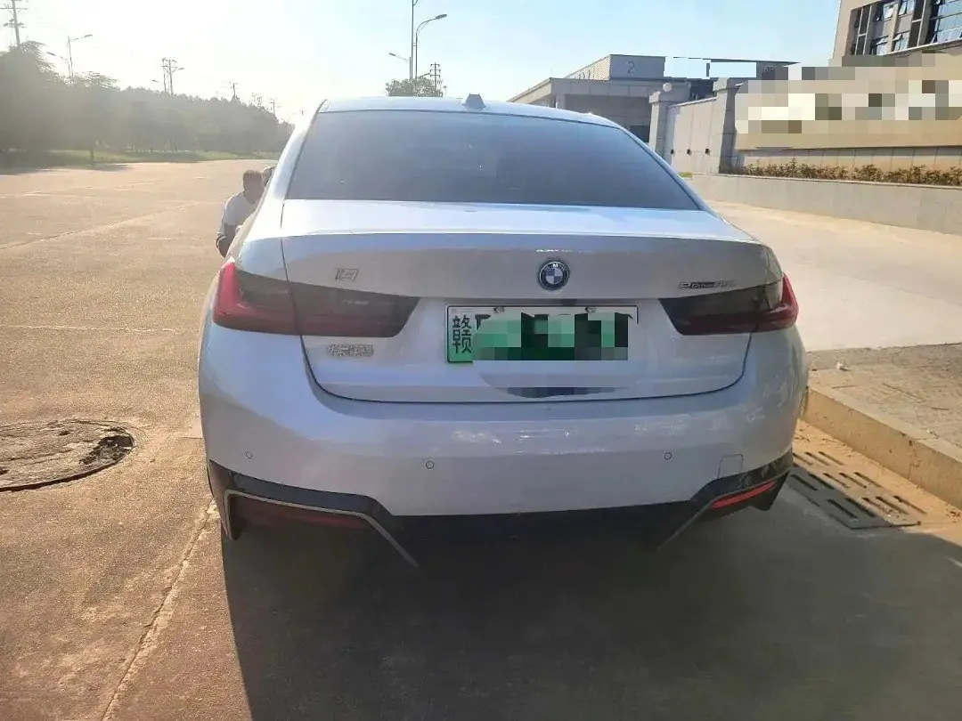 BMW 2025 i3 eDrive 35 L automatic gear 8