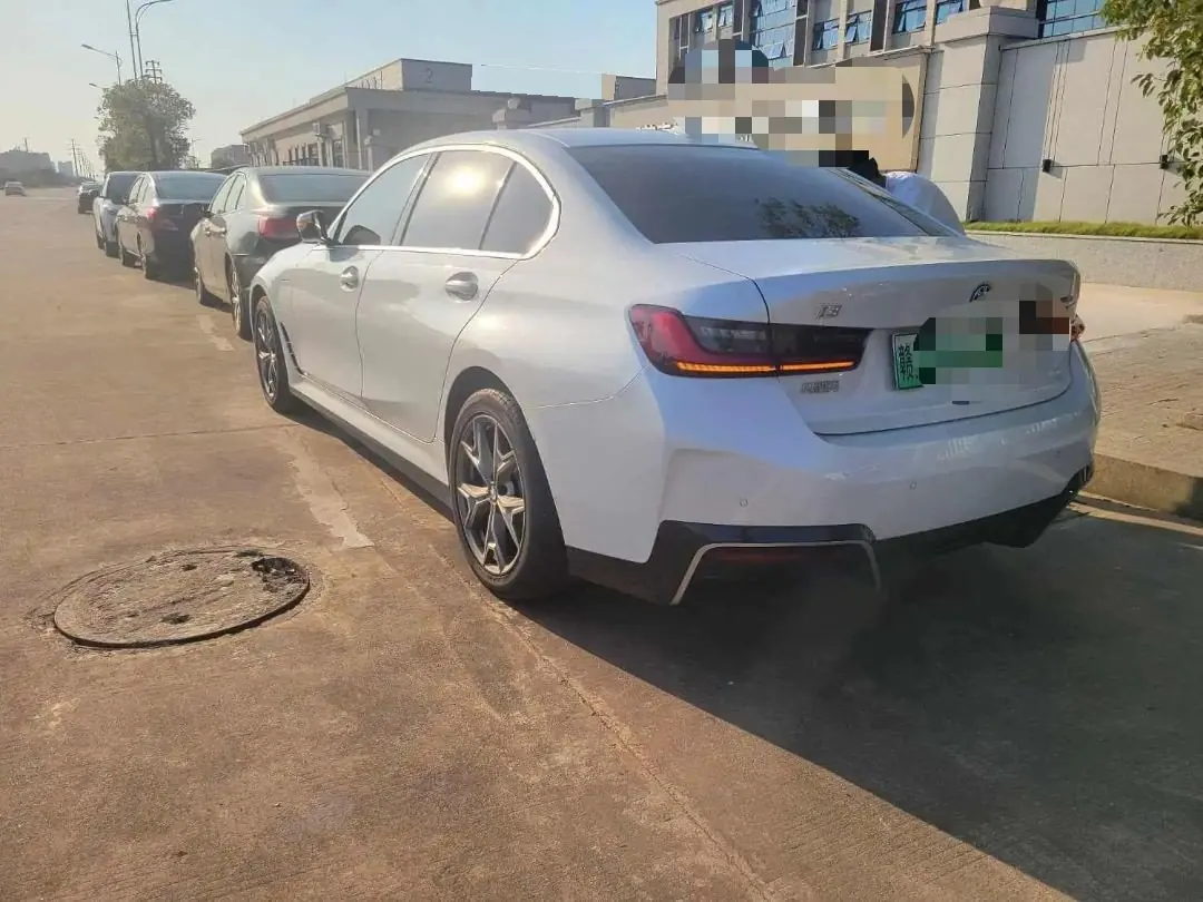 BMW 2025 i3 eDrive 35 L automatic gear 9