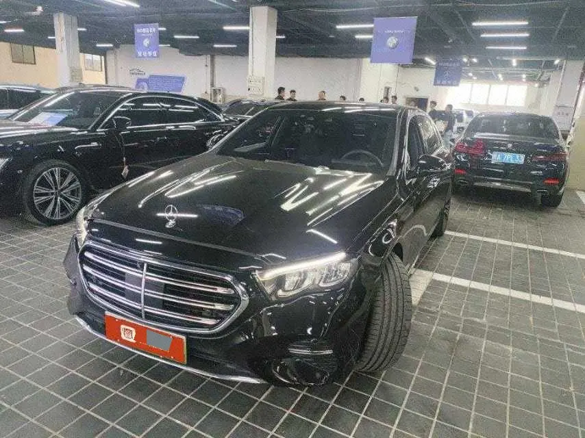 Открыть галерею: Mercedes Benz Class E New Energy 2024 E 350 e L 2.0T Automatic Gear