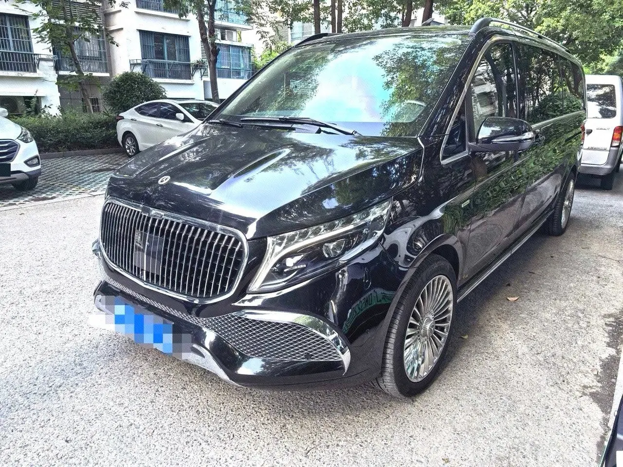Открыть галерею: Mercedes Benz V 2022V 260 L 2.0T Deluxe Edition Automatic Gear