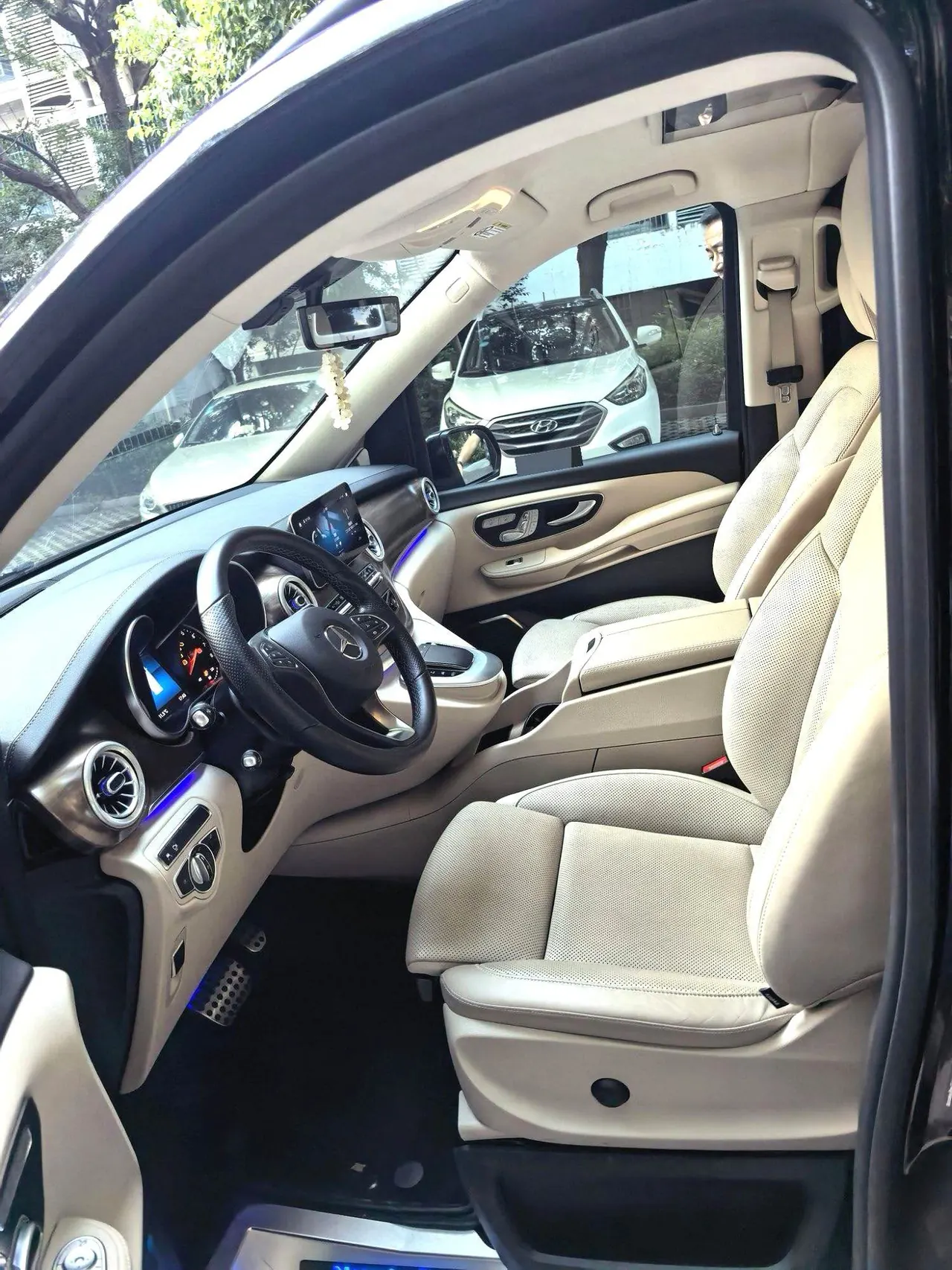 Mercedes Benz V 2022V 260 L 2.0T Deluxe Edition Automatic Gear 4