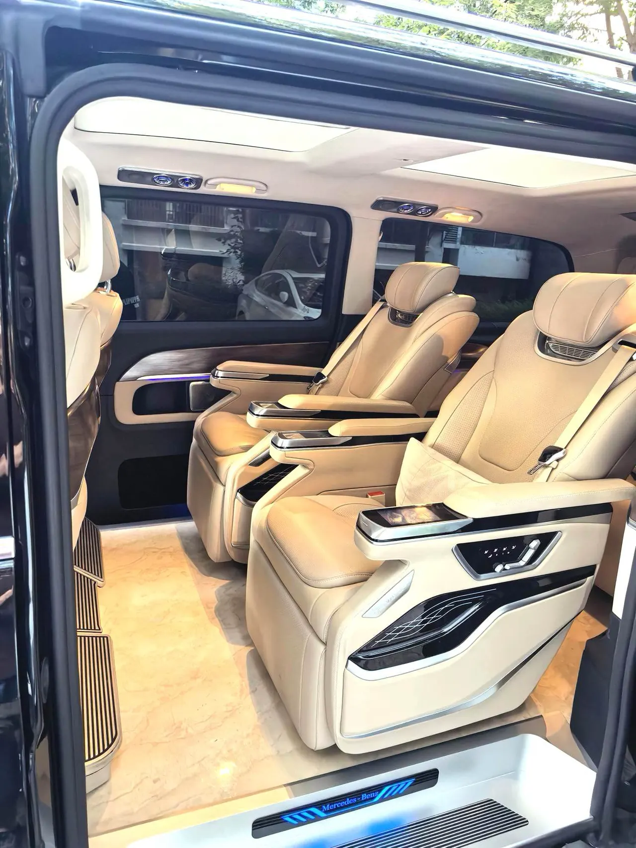 Mercedes Benz V 2022V 260 L 2.0T Deluxe Edition Automatic Gear 7