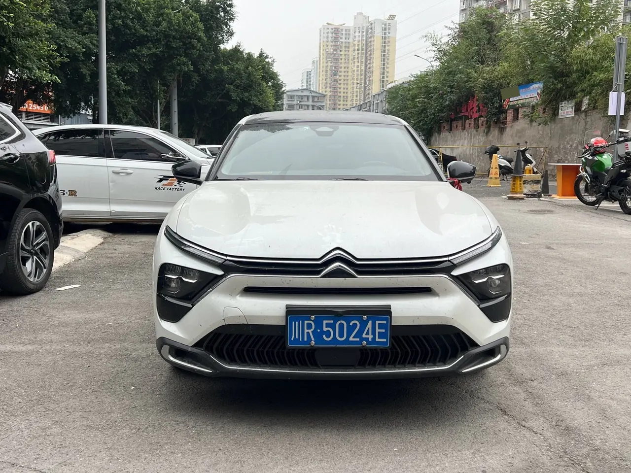 Citroen Versailles C5 X 2022 C5 X 1.6T Enjoy an Uncommon Year of Tiger Opening Edition Automatic Gear 2