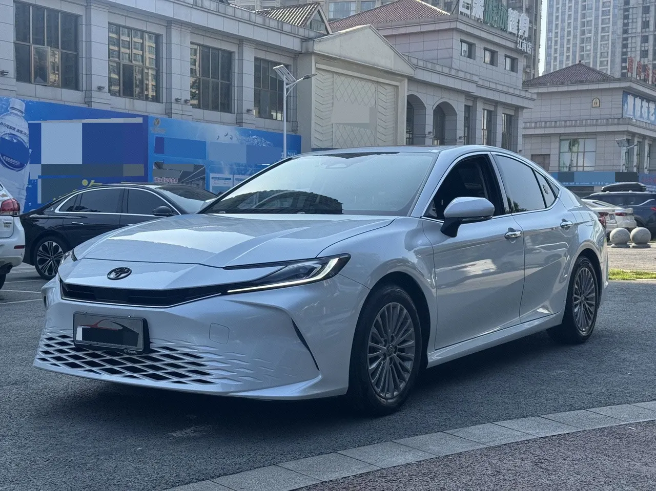 Open image lightbox: Toyota 2024 Camry 2.0GVP Stepless Deluxe Edition Automatic Transmission