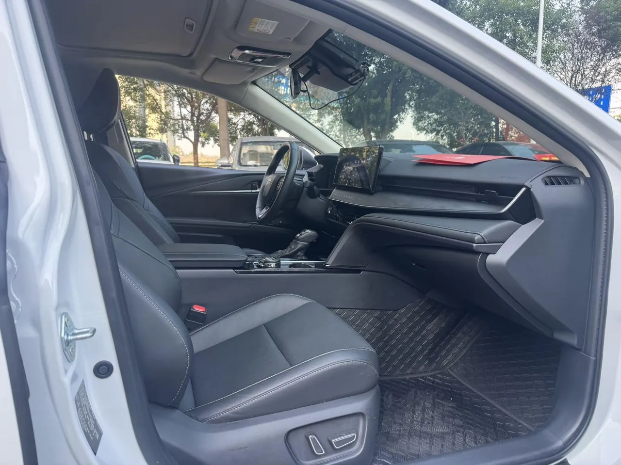 Toyota 2024 Camry 2.0GVP Stepless Deluxe Edition Automatic Transmission 4