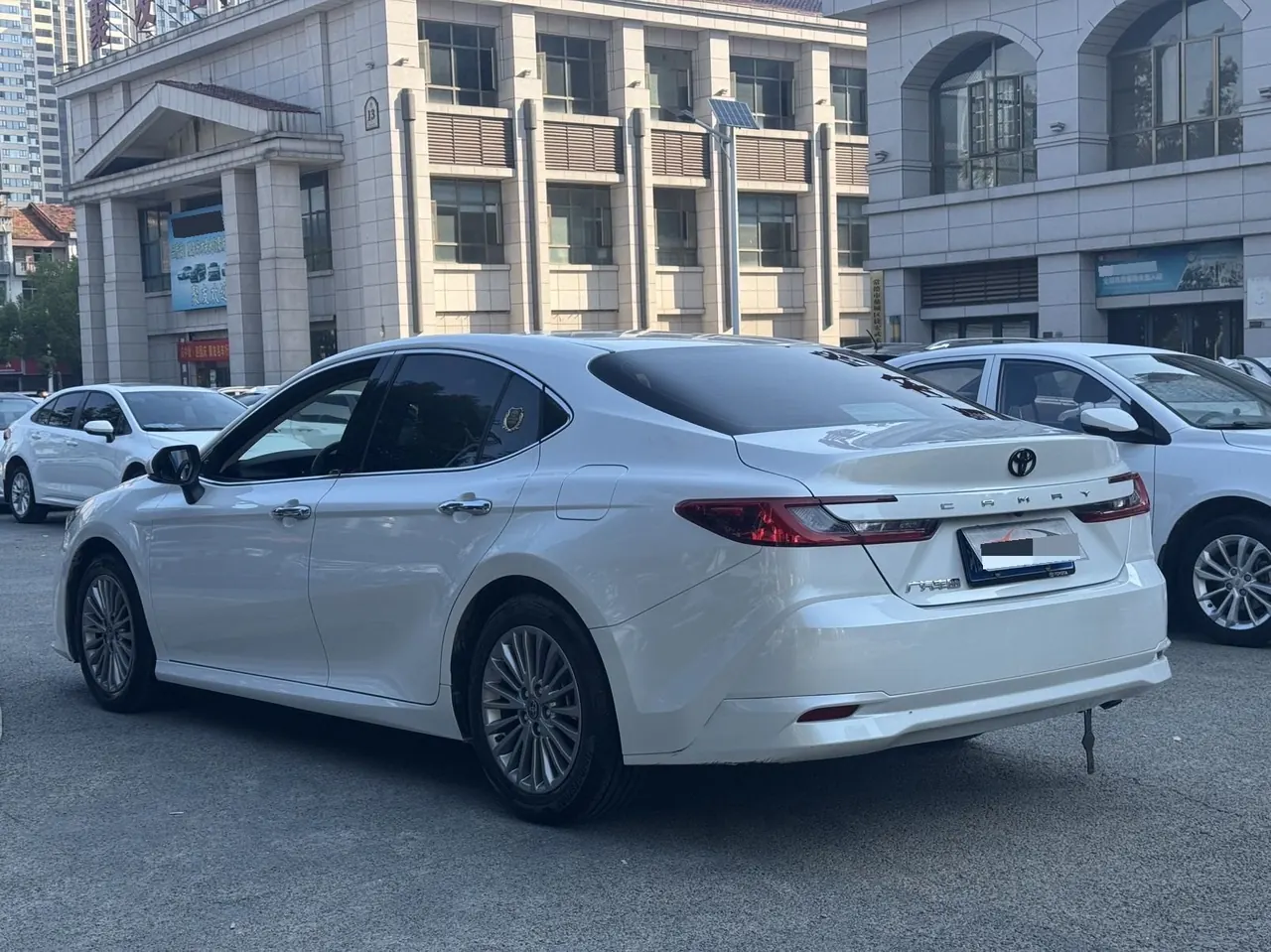 Toyota 2024 Camry 2.0GVP Stepless Deluxe Edition Automatic Transmission 9