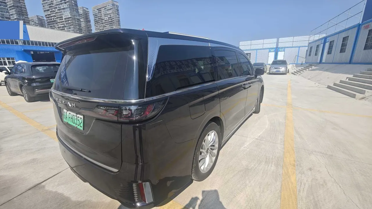 Voyah 2024 Dreamers PHEV 1.5T Long Endurance Premium Edition Automatic Gear 3
