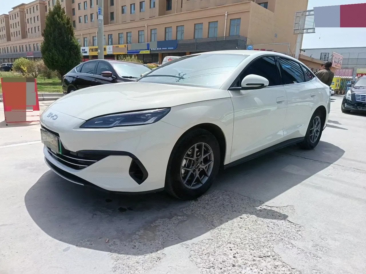 Открыть галерею: BYD 2024 seals 06 DM-i 1.5 stepless 80KM luxury automatic gear