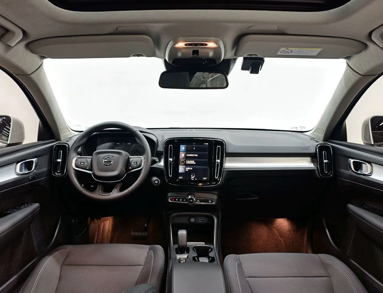 Volvo 2022 XC40 2.0T T4 four-wheel drive smart fashion version of automatic gear 4