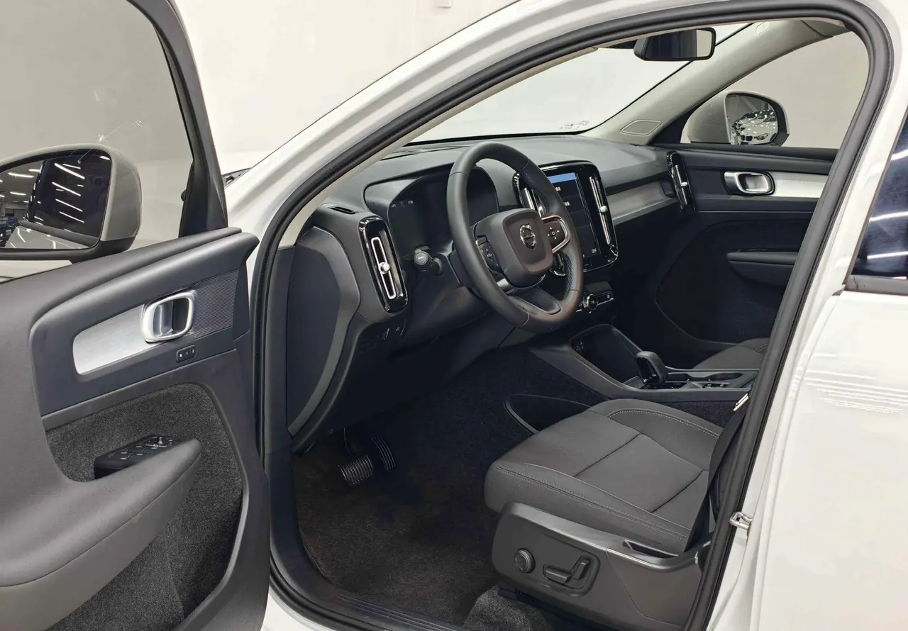 Volvo 2022 XC40 2.0T T4 four-wheel drive smart fashion version of automatic gear 5
