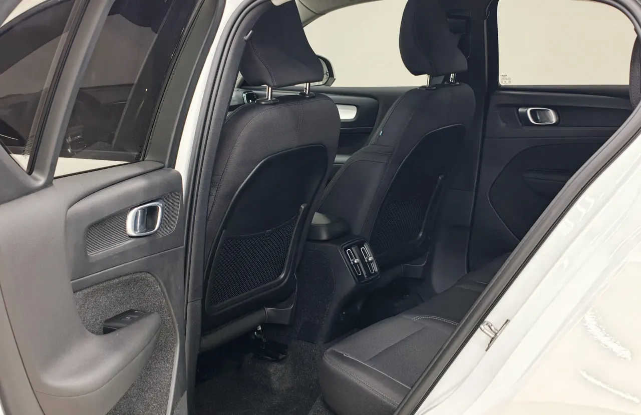 Volvo 2022 XC40 2.0T T4 four-wheel drive smart fashion version of automatic gear 6
