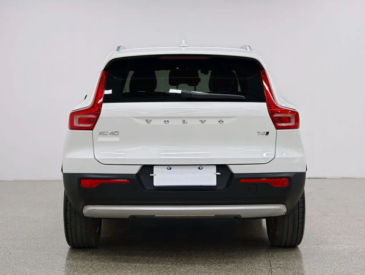 Volvo 2022 XC40 2.0T T4 four-wheel drive smart fashion version of automatic gear 8