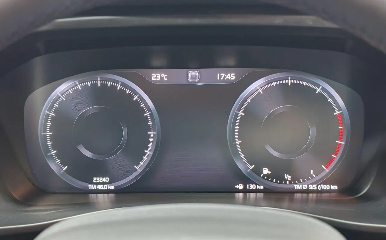 Volvo 2022 XC40 2.0T T4 four-wheel drive smart fashion version of automatic gear 9