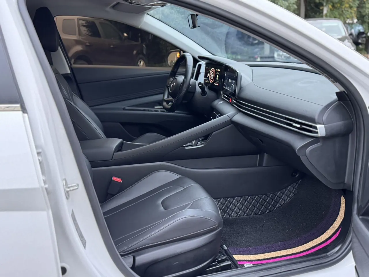 Hyundai 2022 Elantra -3-compartment 1.5 stepless LUX premium automatic gear 8