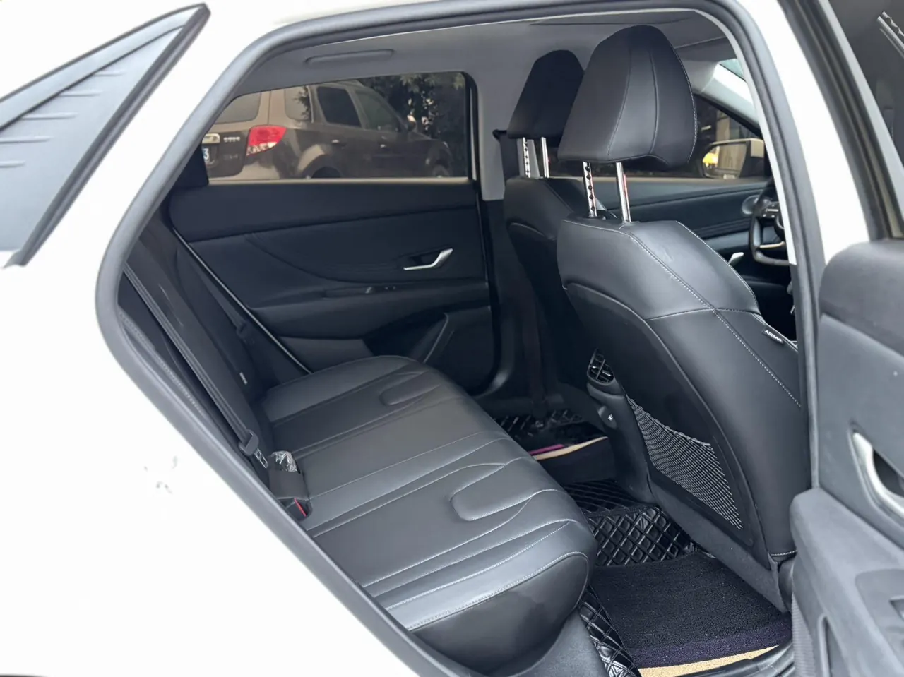 Hyundai 2022 Elantra -3-compartment 1.5 stepless LUX premium automatic gear 9