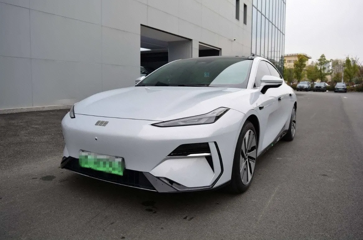 Geely Galaxy 2024 E 8 550km MAX automatic gear - View 1