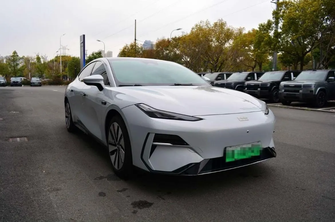 Geely Galaxy 2024 E 8 550km MAX automatic gear 3