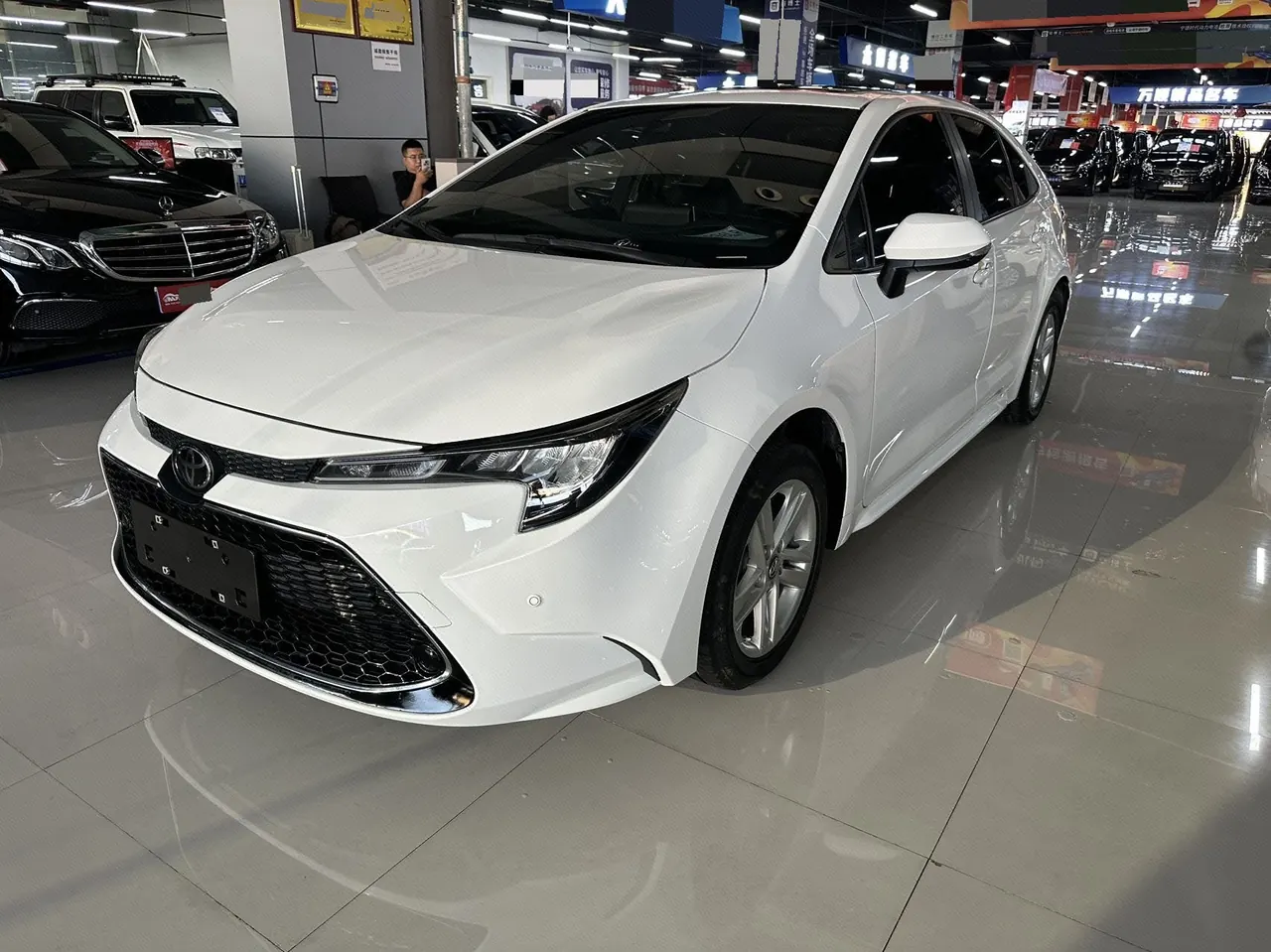 Open image lightbox: Toyota 2022 Lei Ling 1.2T Stepless 185T Deluxe Automatic Gear