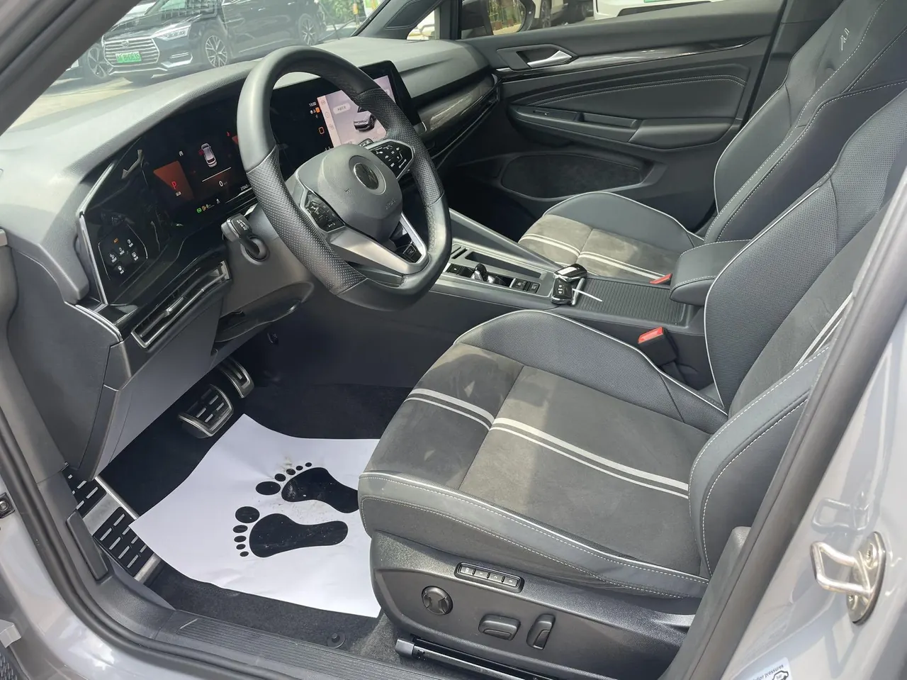Volkswagen 2023 Golf 8 R-Line 1.4TSI 280TSI Lite Automatic 4