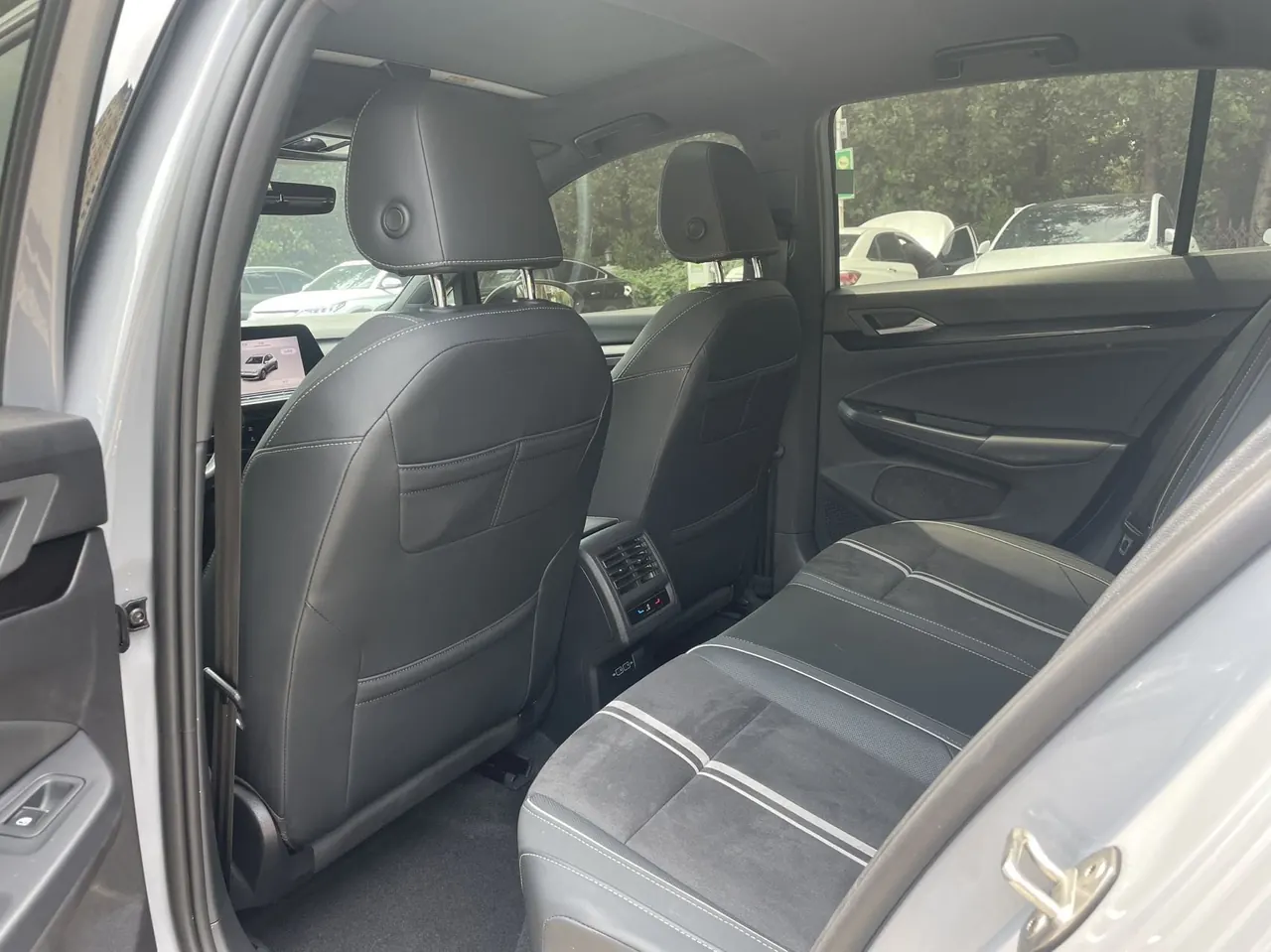 Volkswagen 2023 Golf 8 R-Line 1.4TSI 280TSI Lite Automatic 5