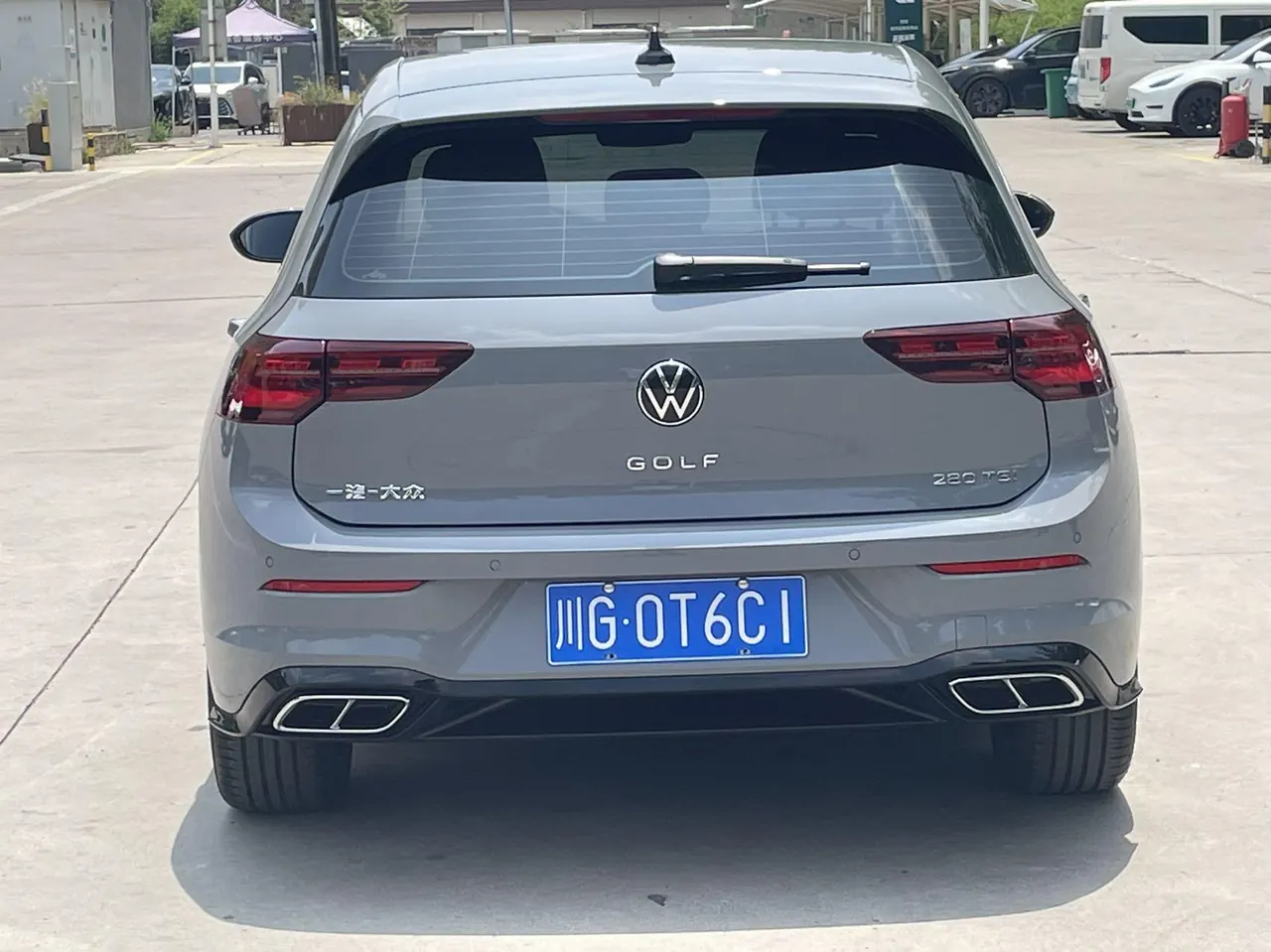 Volkswagen 2023 Golf 8 R-Line 1.4TSI 280TSI Lite Automatic 8