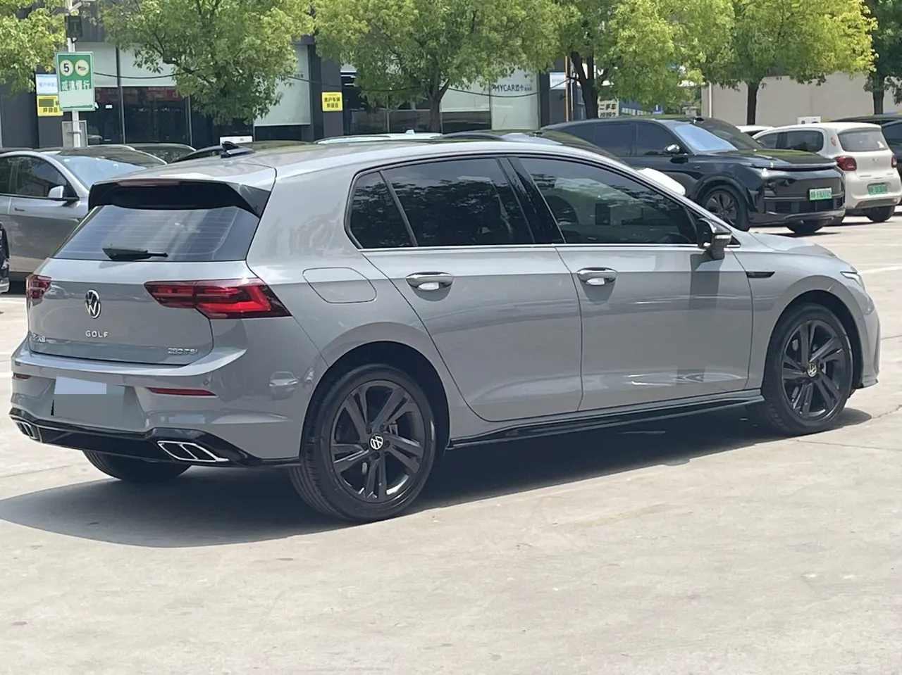 Volkswagen 2023 Golf 8 R-Line 1.4TSI 280TSI Lite Automatic 9