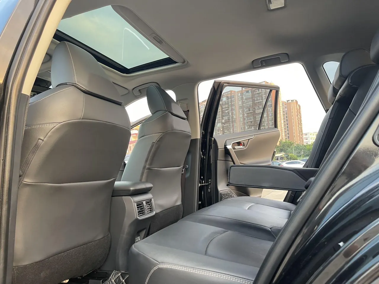 Toyota 2020 RAV4 Rongbo 2.0 Stepless Two-Drive Fashion Edition Automatic Gear 4