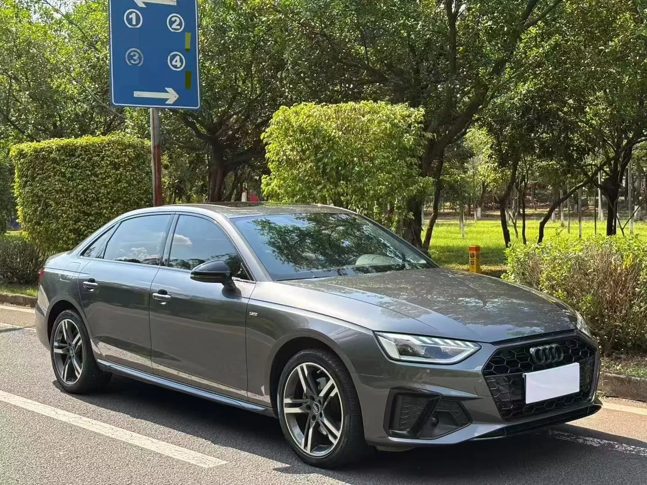 Audi 2024 A4L 2.0TFSI 40TFSI Deluxe Dynamic Automatic 3