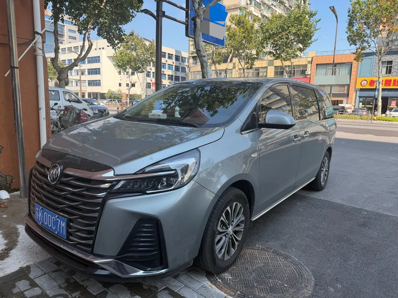 打开图片灯箱:Buick 2023 GL8 Land Business Class 48V 2.0T 652T Luxury Automatic Gear