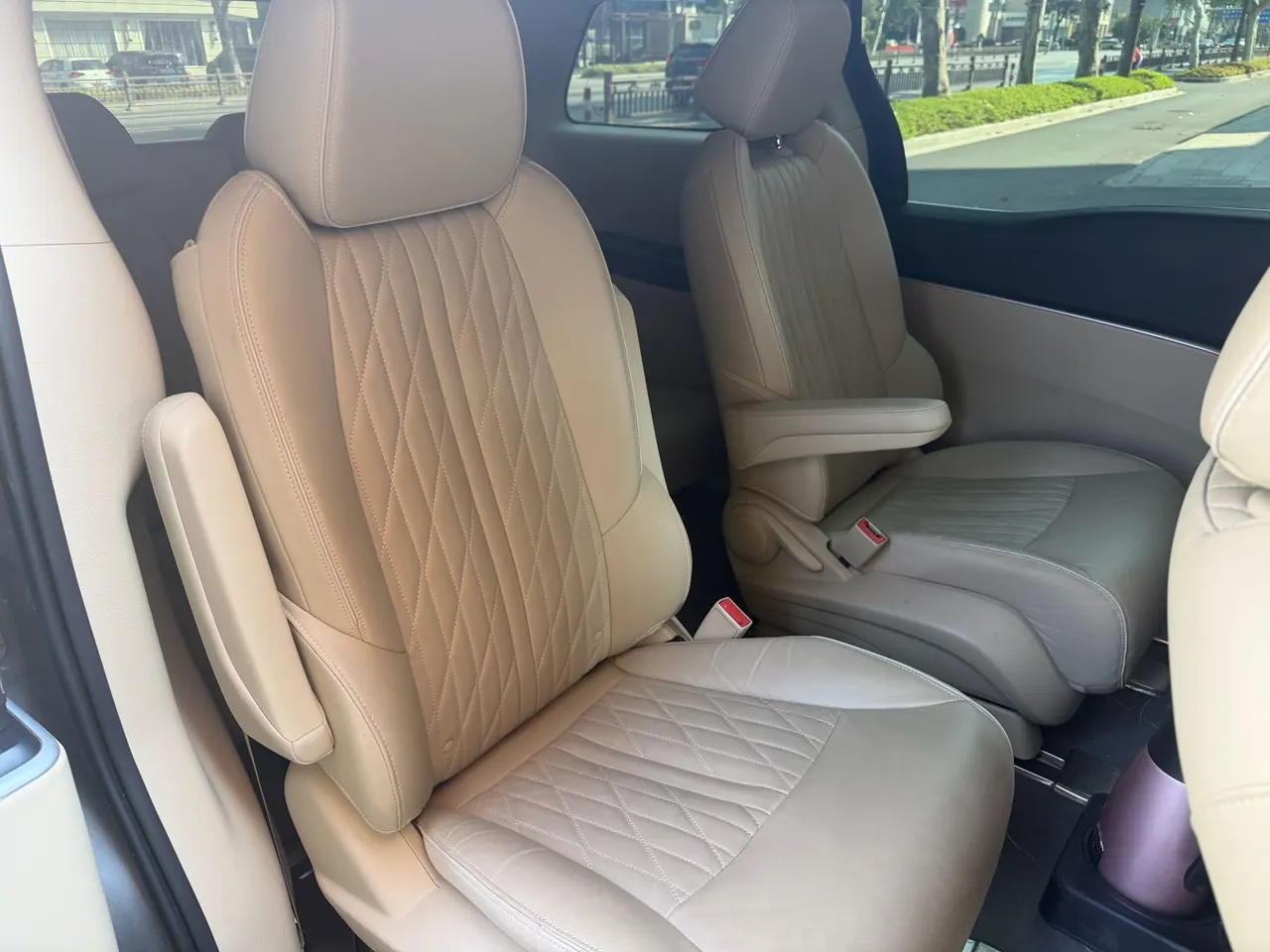 Buick 2023 GL8 Land Business Class 48V 2.0T 652T Luxury Automatic Gear 4