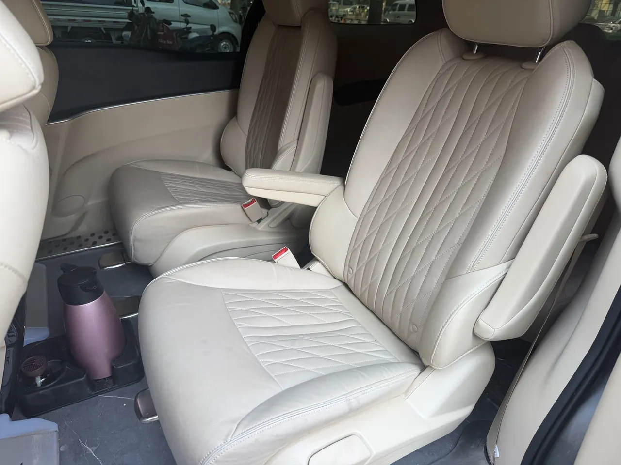 Buick 2023 GL8 Land Business Class 48V 2.0T 652T Luxury Automatic Gear 5