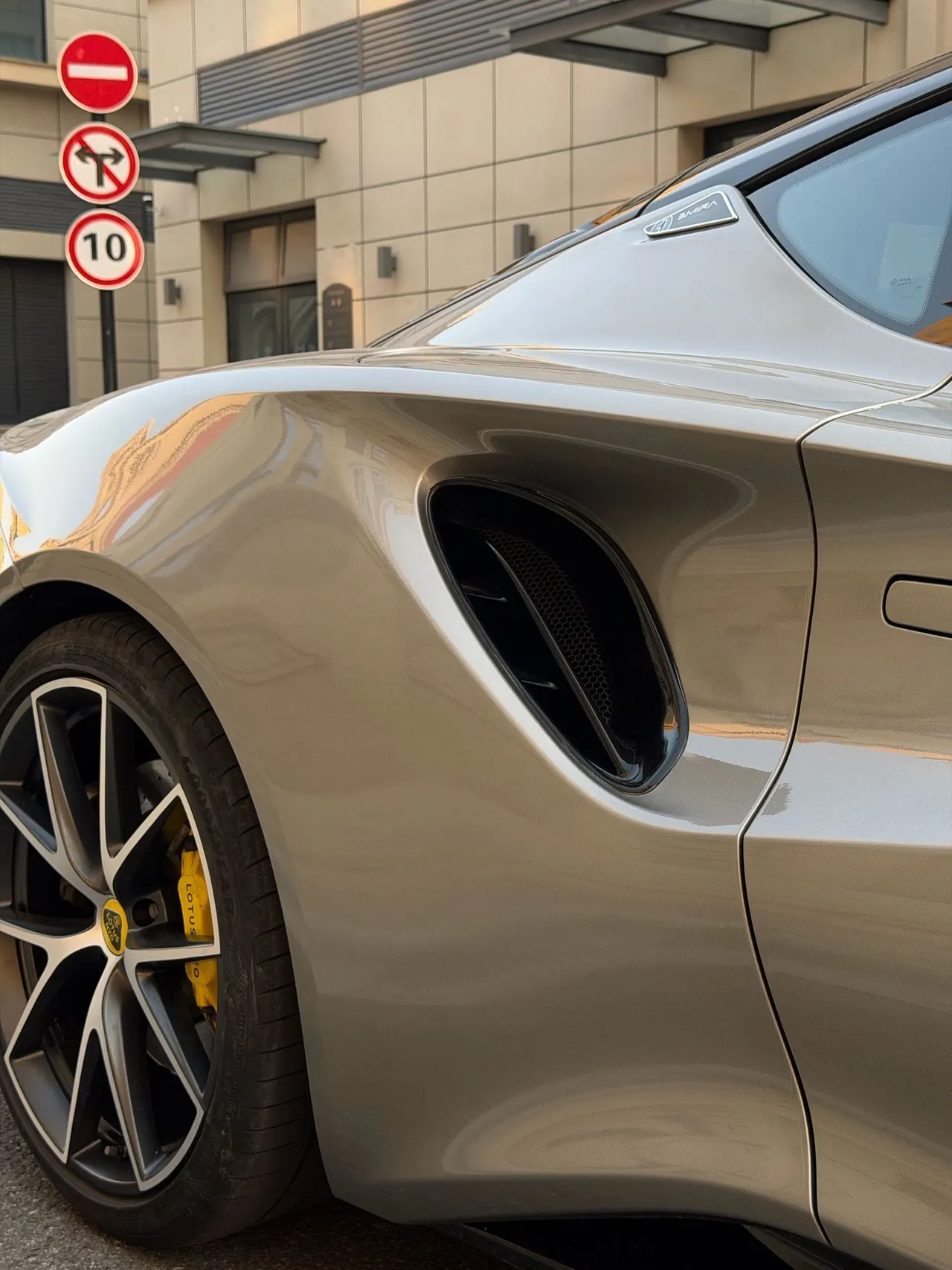 Lotus Emira (Imported) 2023 Emira 2.0T First Edition Automatic 7